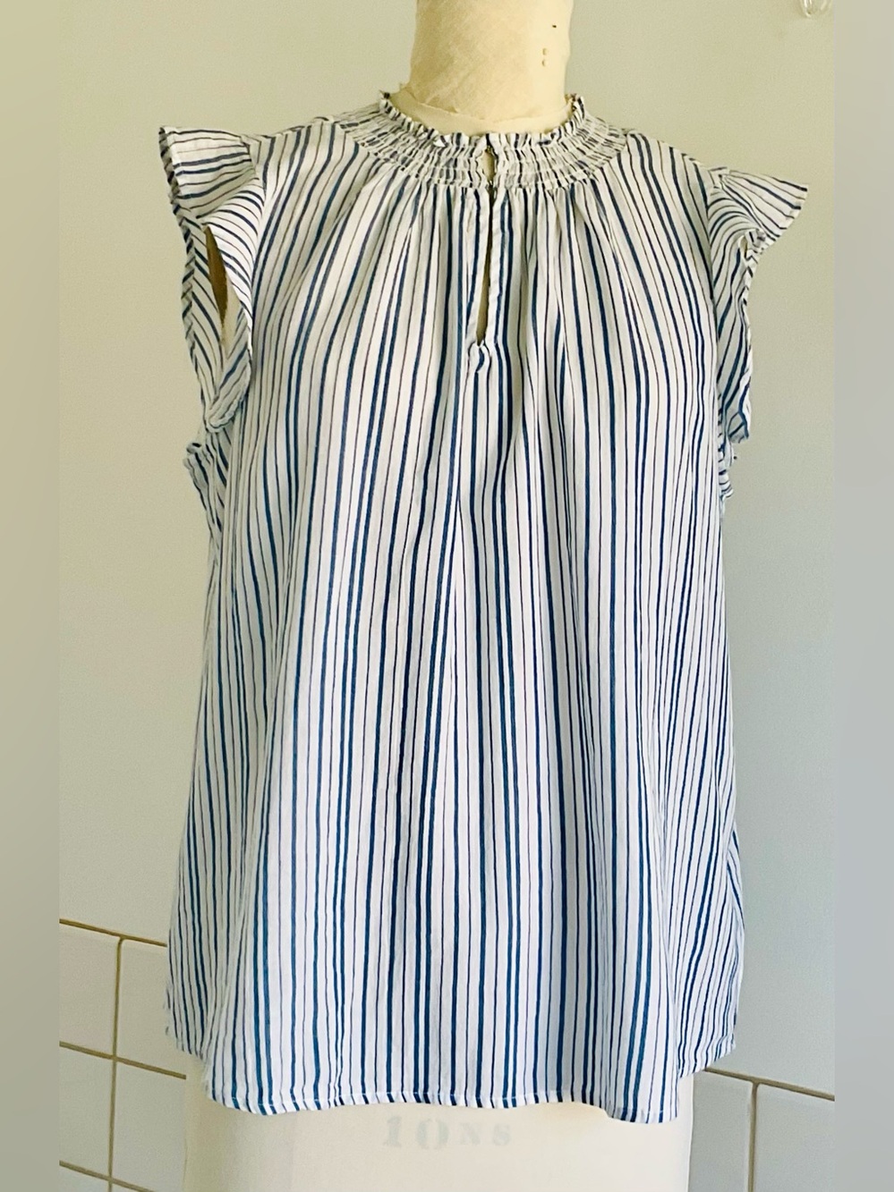 Old Navy Flutter Sleeve Top White with Denim Blue Stripes Sz: L NWOT